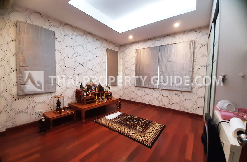 House with Private Pool in Sukhumvit 